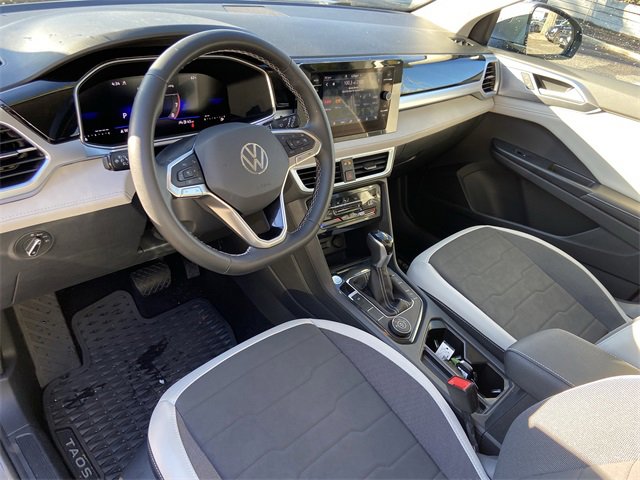 Used 2025 Volkswagen Taos SE image 24