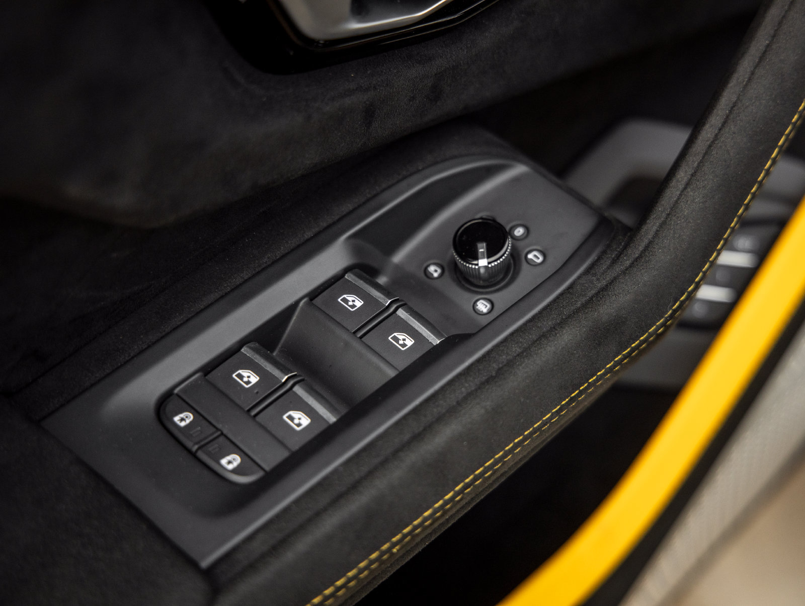 Used 2024 Lamborghini Urus Performante AWD/4WD image 27