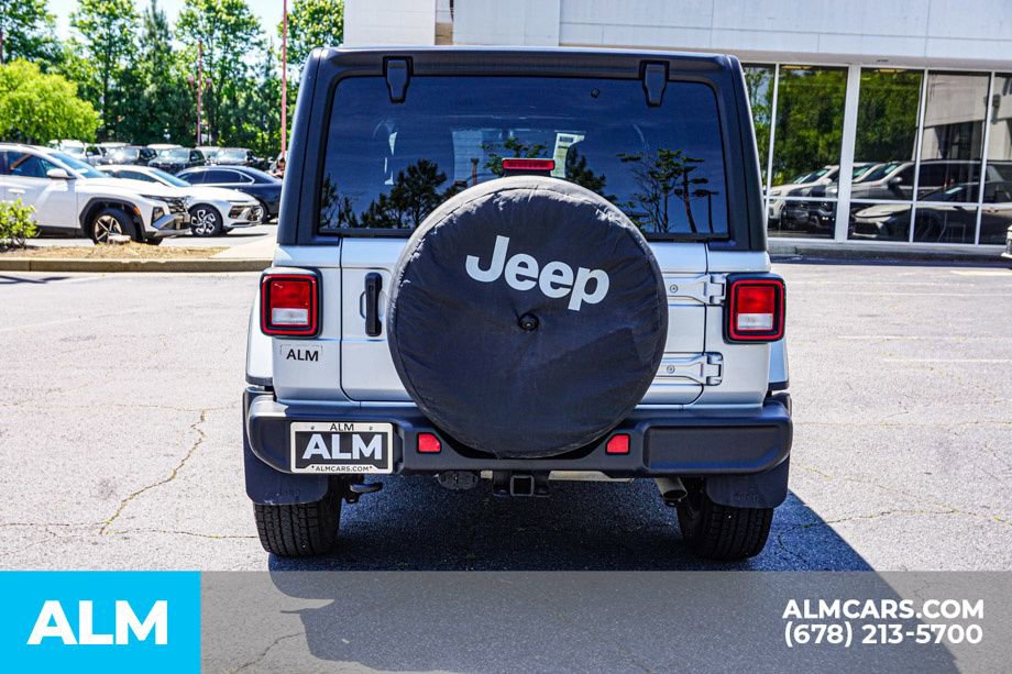 Used 2023 Jeep Wrangler Unlimited Sahara w/ Cold Weather Group AWD/4WD image 11