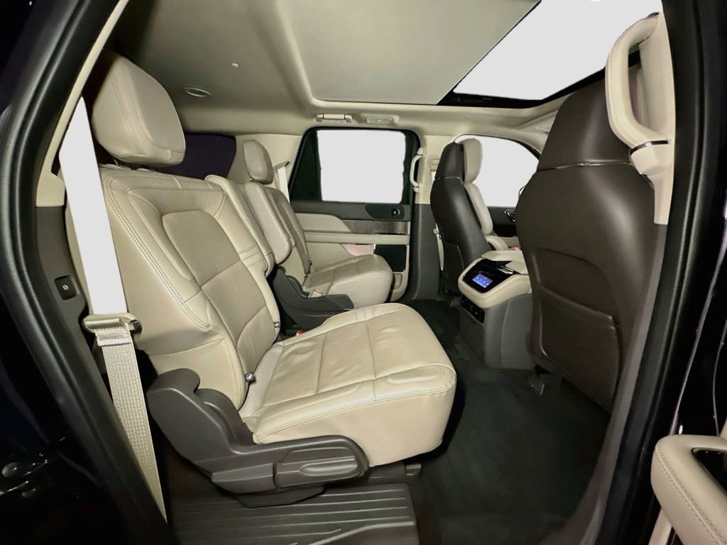 Used 2022 Lincoln Navigator L Reserve w/ Monochromatic Package image 36