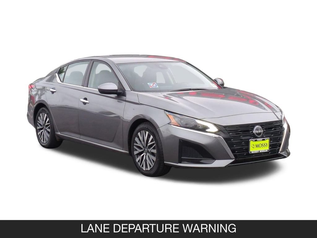 Used 2023 Nissan Altima 2.5 SV FWD image 2