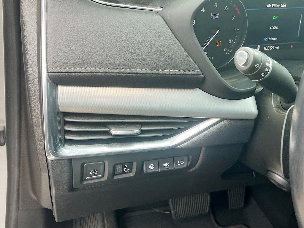 Used 2021 Cadillac XT4 Premium Luxury w/ Technology Package FWD image 10