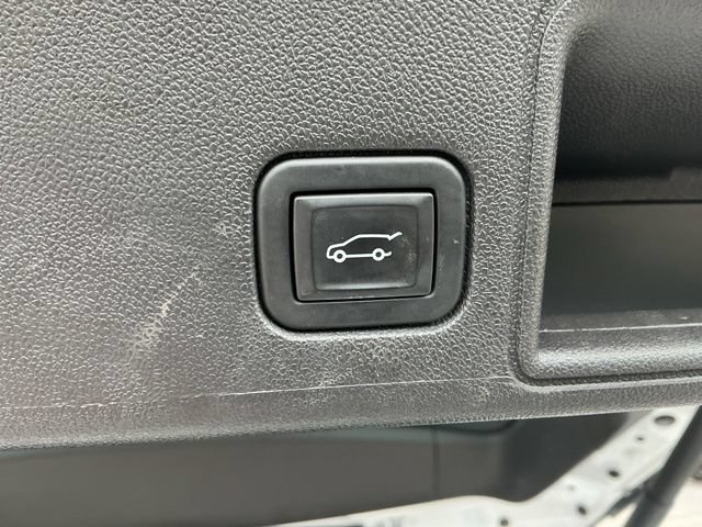 Used 2024 GMC Terrain SLT AWD/4WD image 16