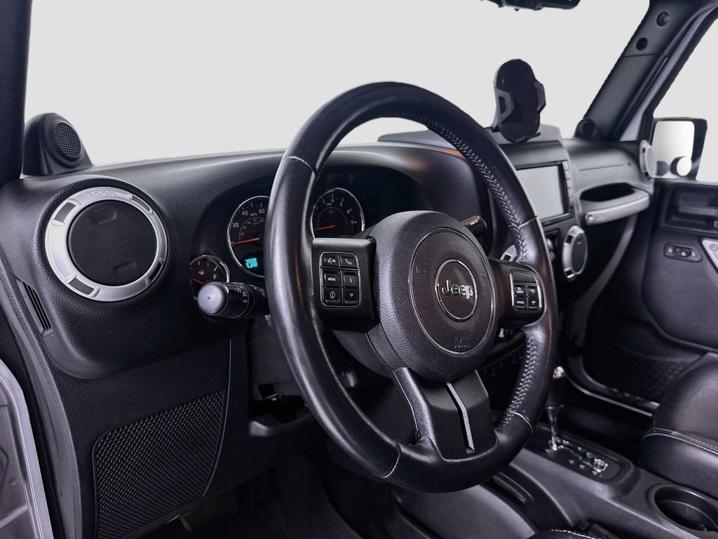 Used 2014 Jeep Wrangler Unlimited Sahara w/ Connectivity Group AWD/4WD image 10