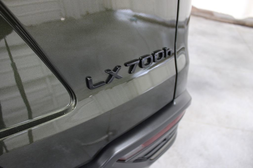 Used 2025 Lexus LX 700h Luxury image 28