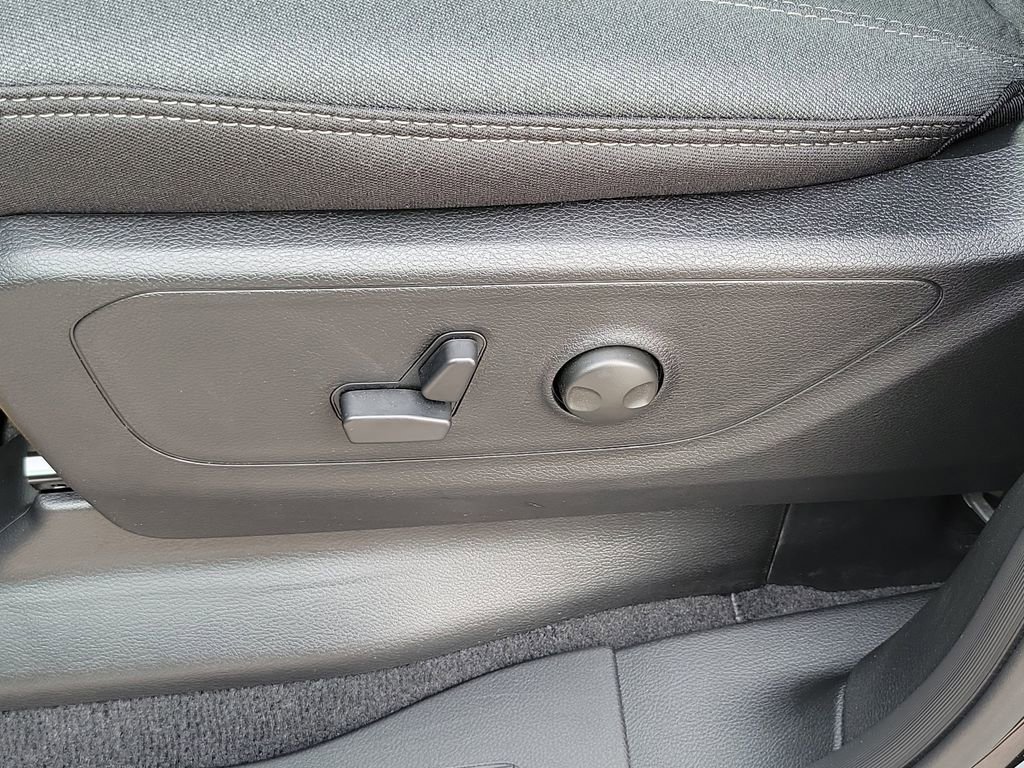 New 2026 RAM 1500 4x4 Crew Cab image 17