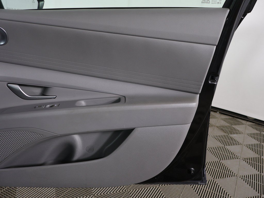 Certified 2025 Hyundai Elantra SE FWD image 20