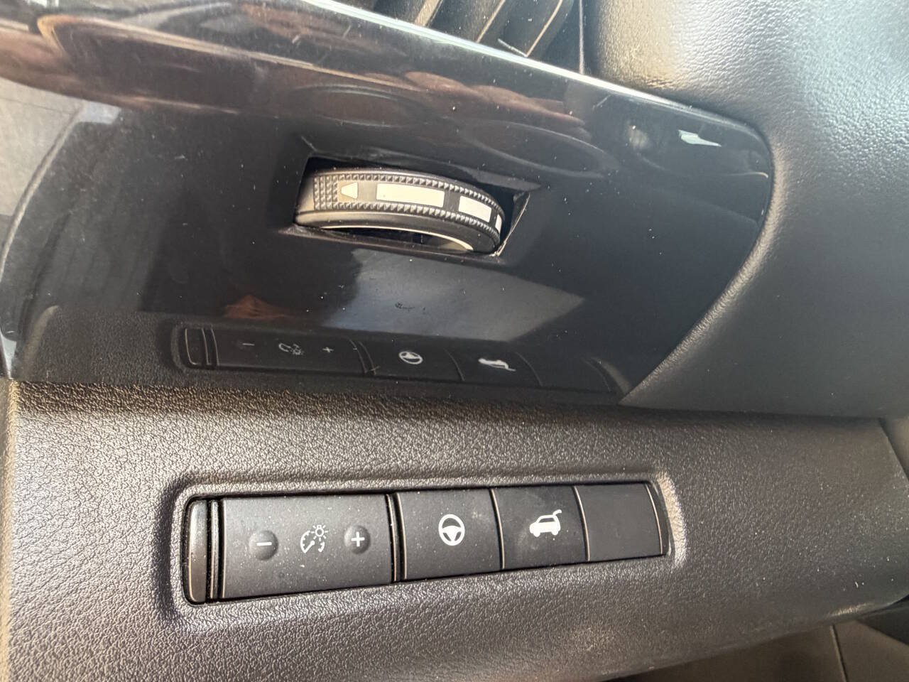Used 2025 Nissan Pathfinder SV FWD image 22