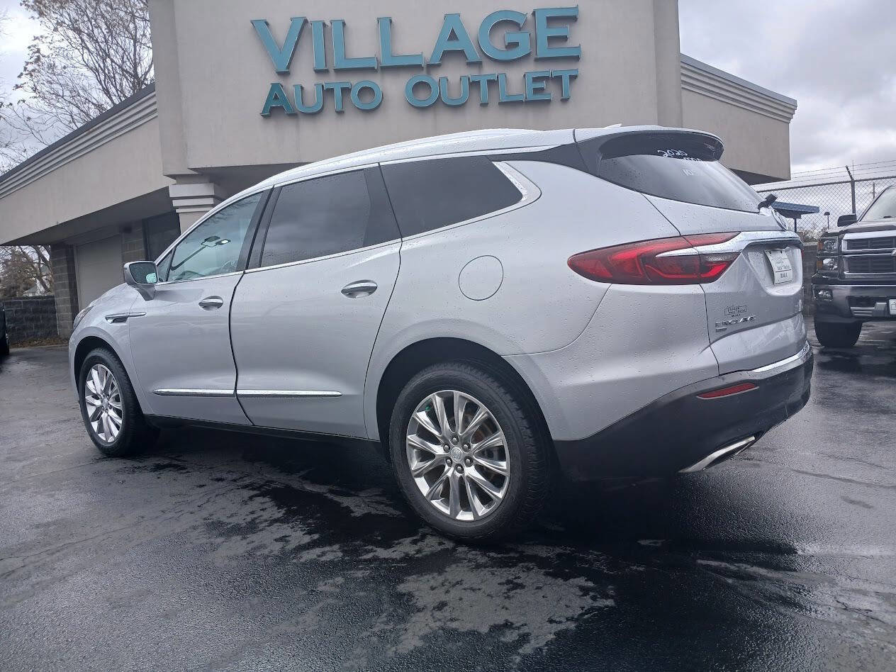 Used 2020 Buick Enclave Premium w/ Surround and Sites Package image 5