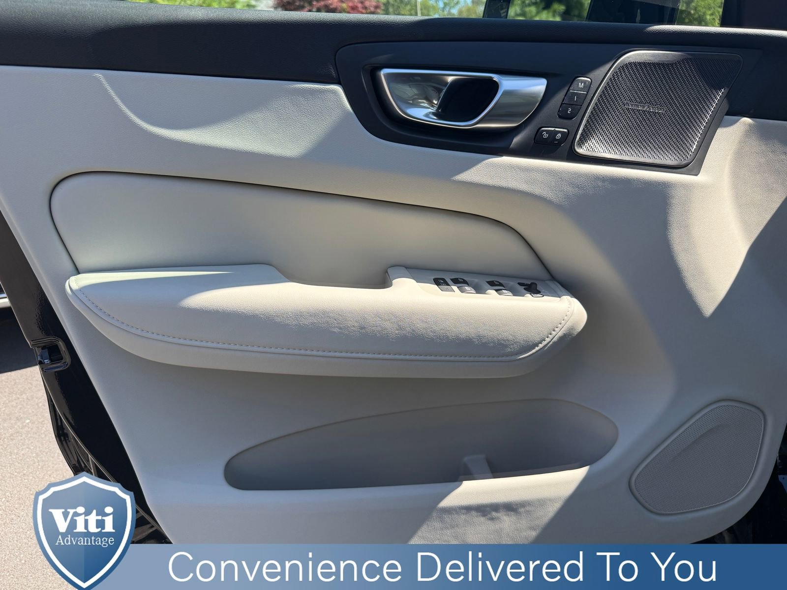 Certified 2024 Volvo XC60 T8 Ultimate w/ Protection Package Premier image 16