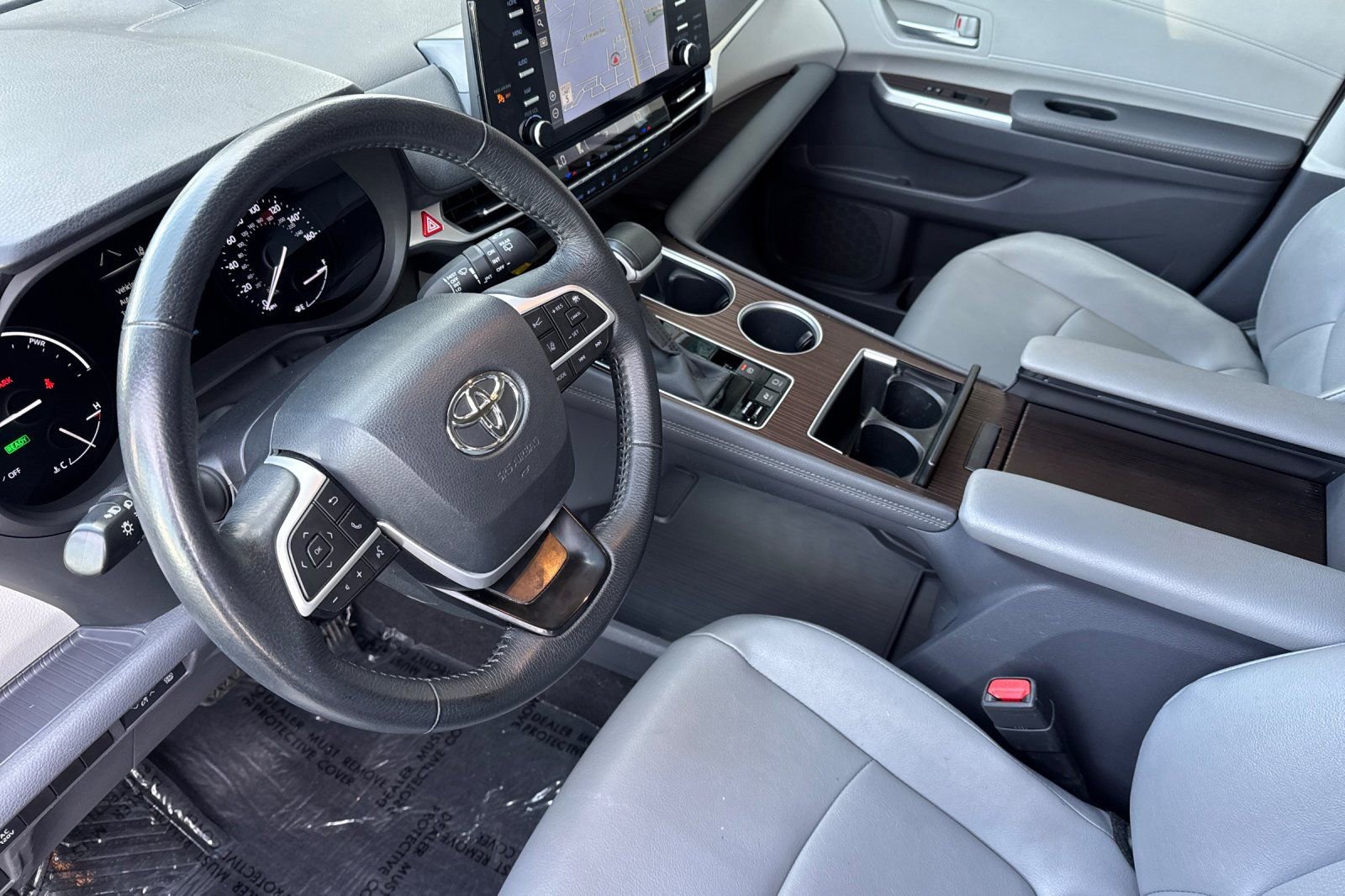 Used 2024 Toyota Sienna XLE w/ XLE Plus Package image 12