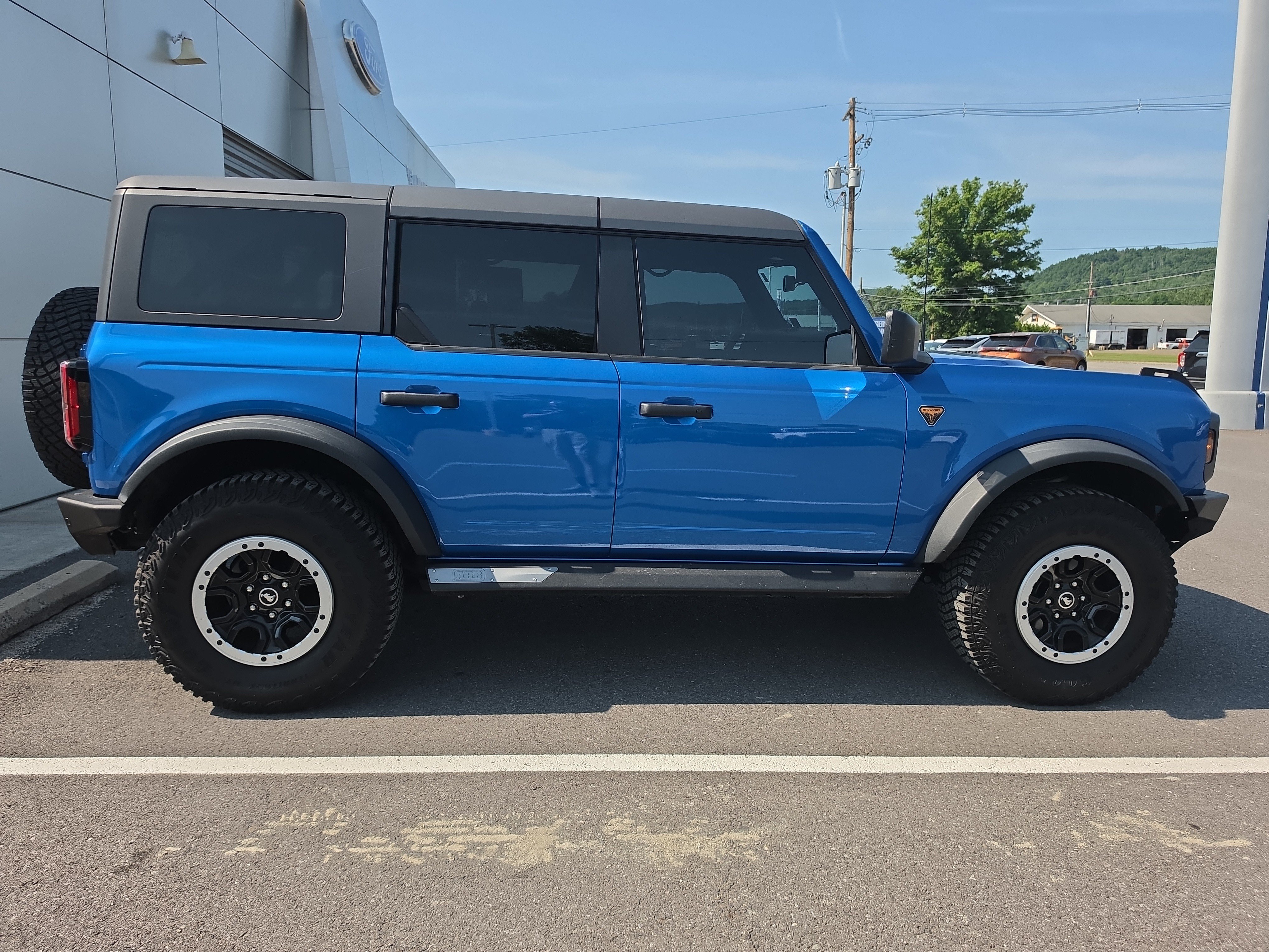 Used 2025 Ford Bronco Badlands AWD/4WD image 2