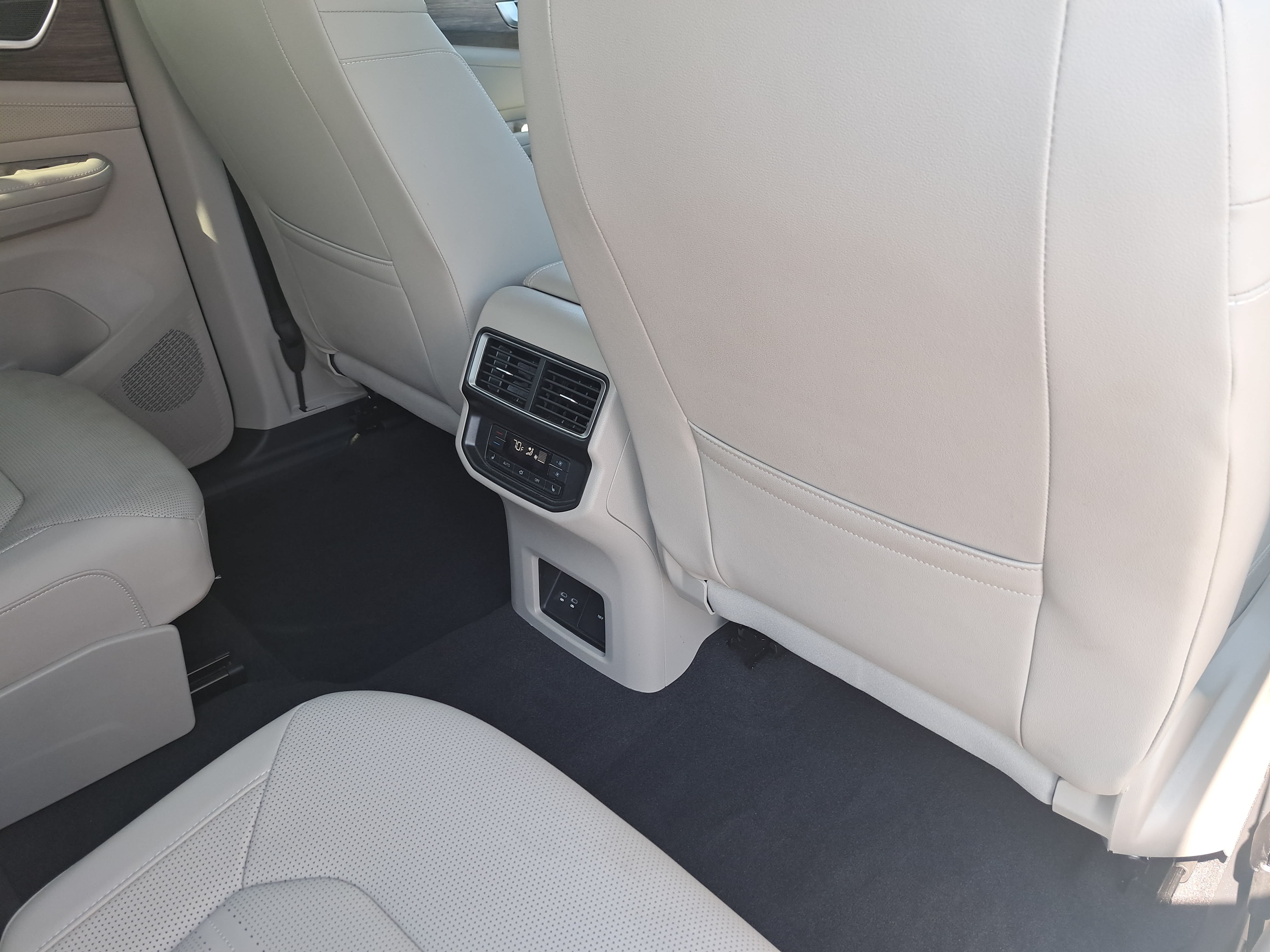 Certified 2026 Volkswagen Atlas SEL AWD/4WD image 11
