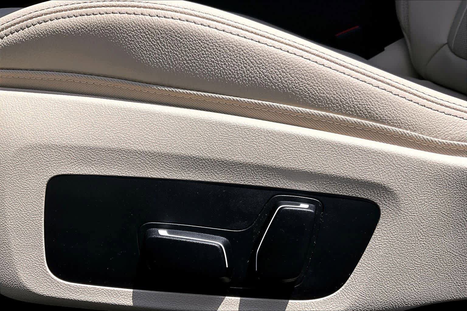 Used 2026 BMW 230i Coupe w/ Premium Package RWD image 34