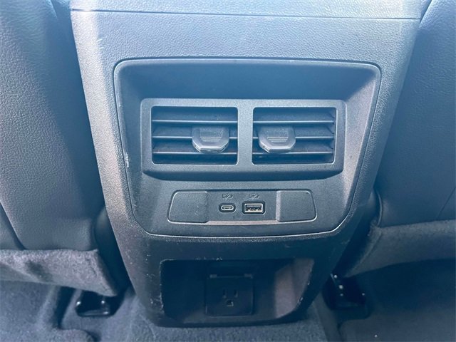 Used 2024 GMC Canyon Denali image 16