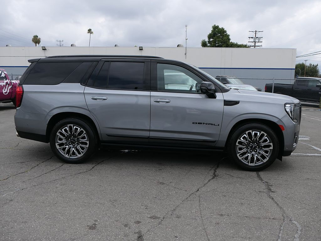 Used 2023 GMC Yukon Denali Ultimate AWD/4WD image 2