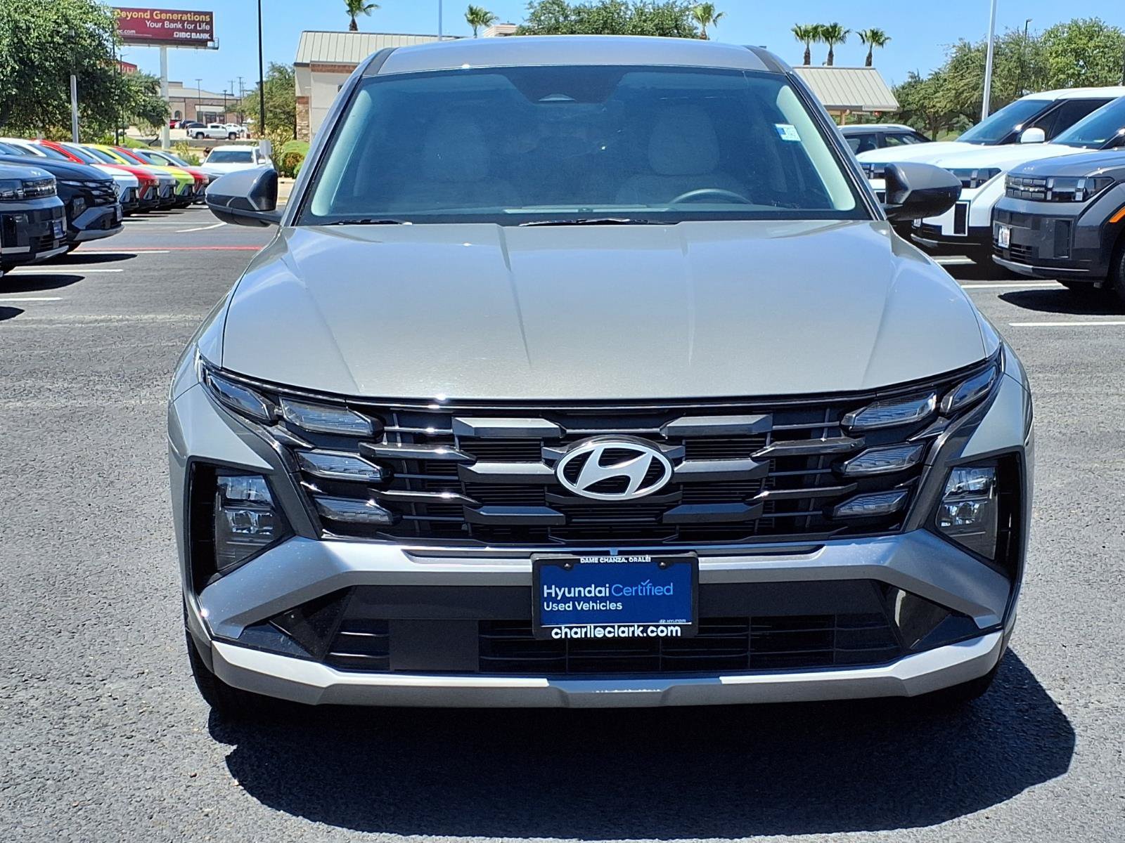 Certified 2025 Hyundai Tucson SE FWD image 2