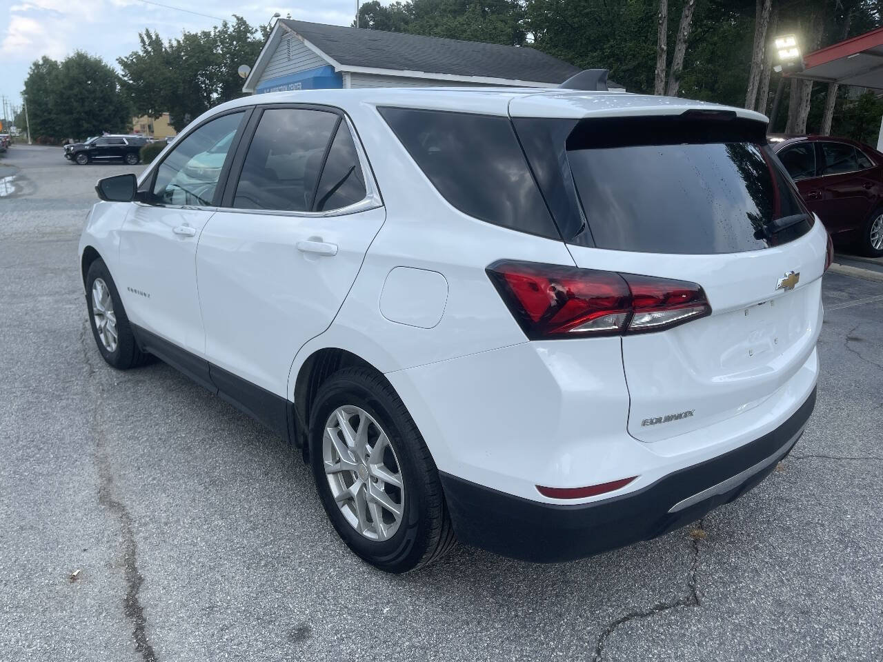 Used 2023 Chevrolet Equinox LT FWD image 4