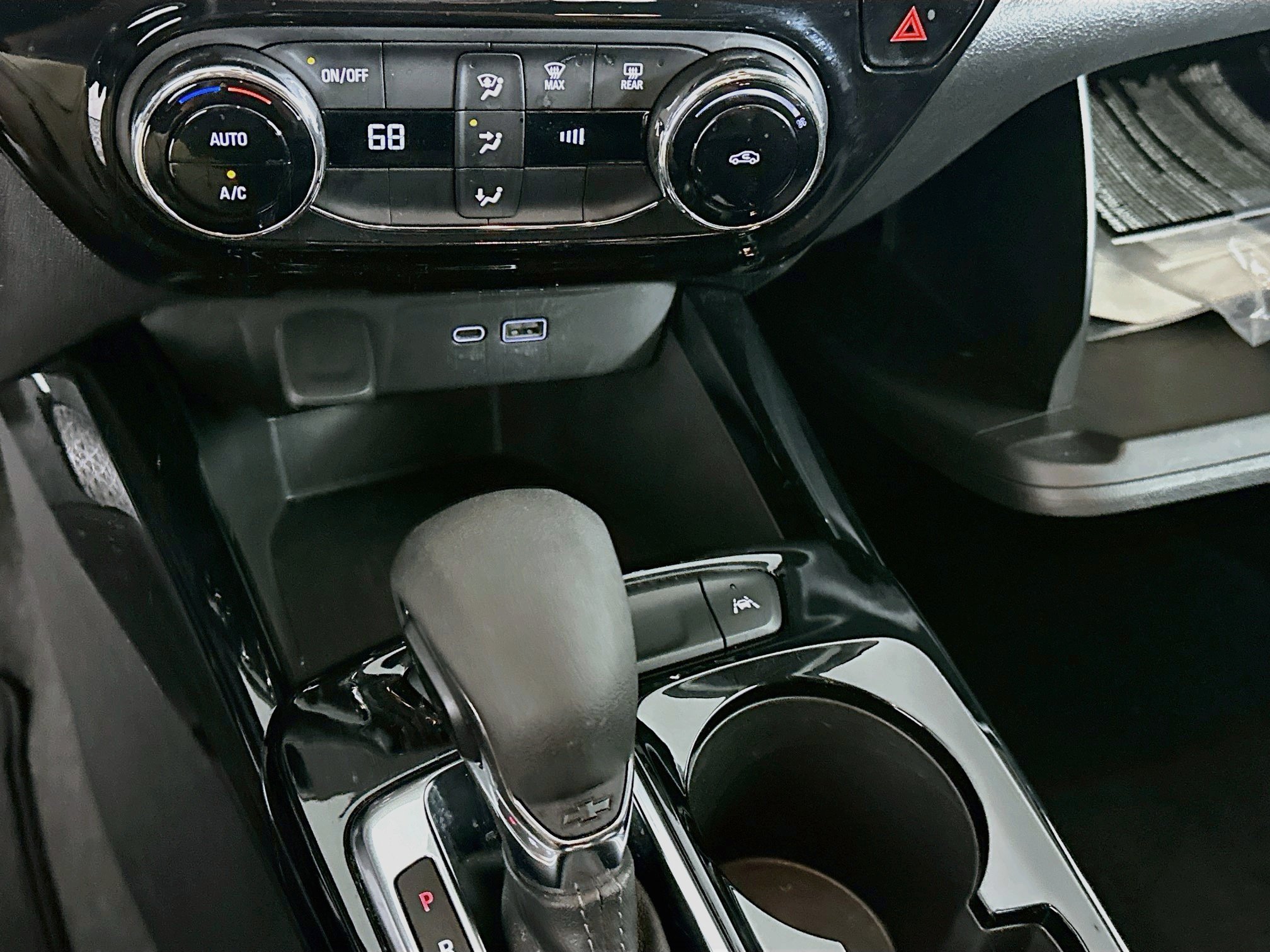 Used 2025 Chevrolet Trax LT FWD image 24