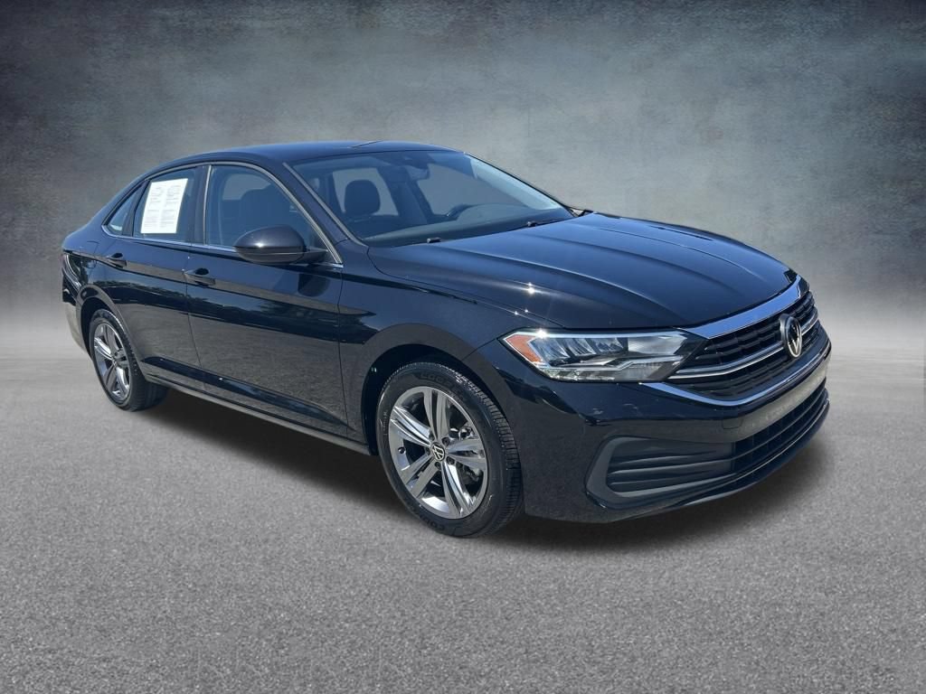 Used 2024 Volkswagen Jetta SE FWD image 2