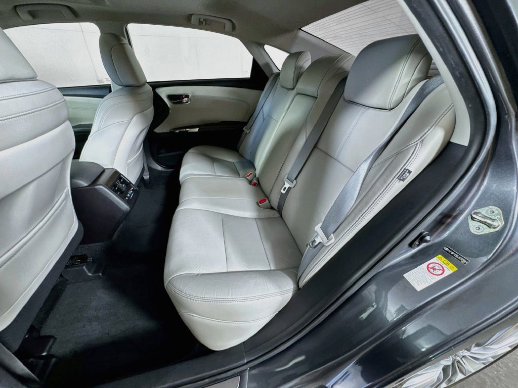 Used 2018 Toyota Avalon Limited FWD image 30