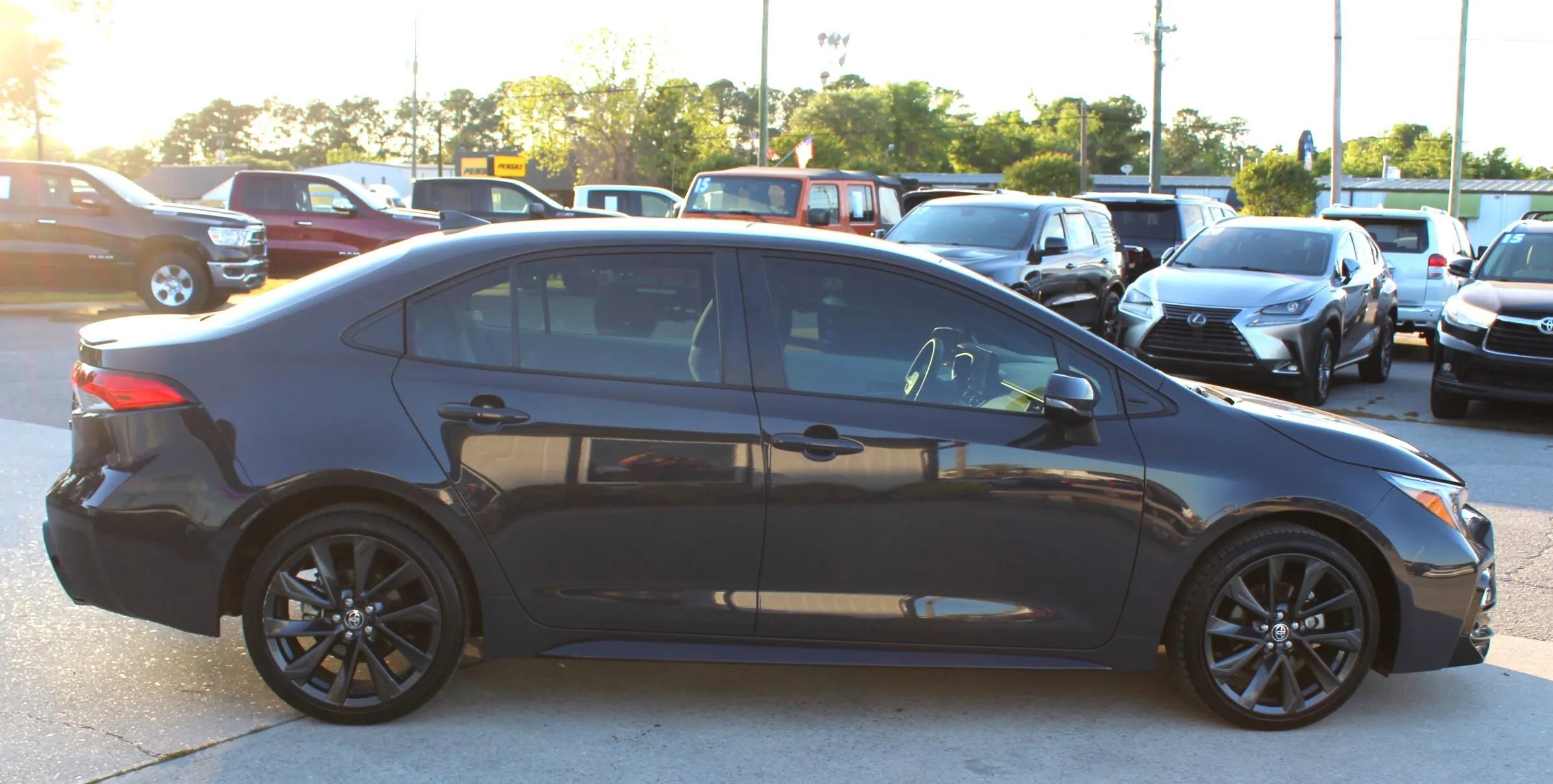 Used 2024 Toyota Corolla SE FWD image 5