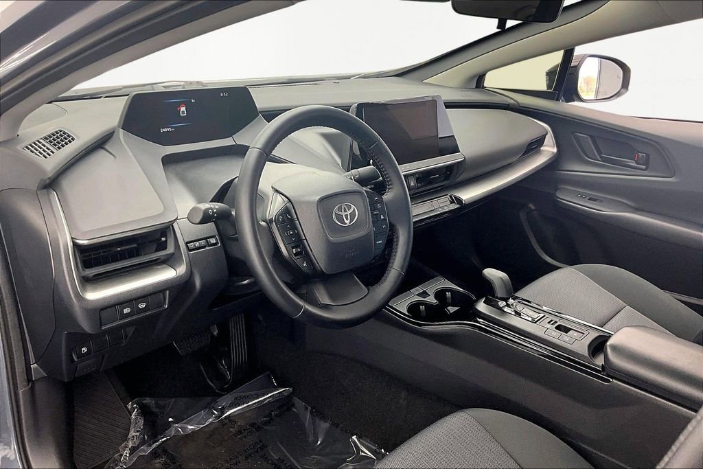 Used 2025 Toyota Prius LE image 14