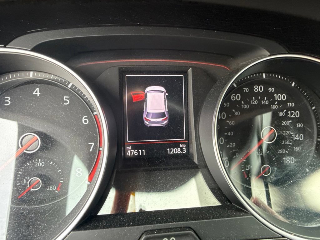 Used 2018 Volkswagen GTI SE FWD image 14