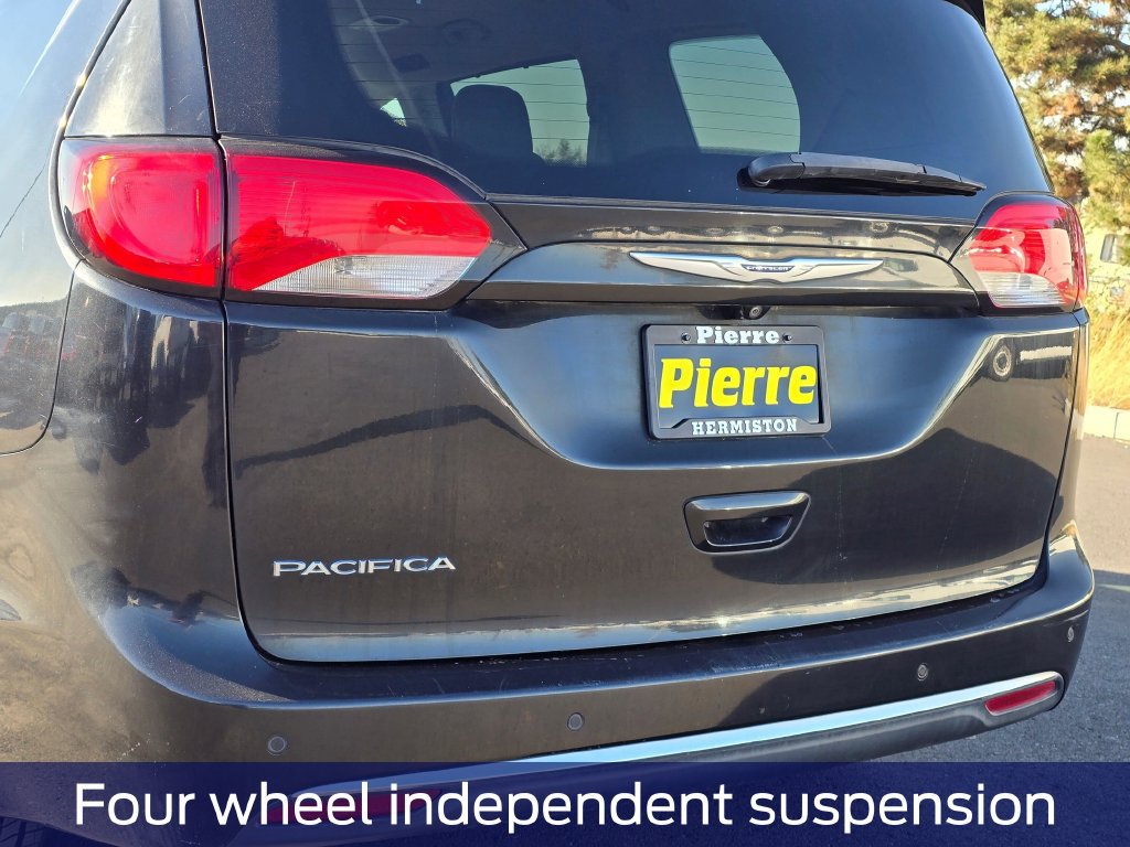 Used 2020 Chrysler Pacifica Touring w/ Tire & Wheel Group FWD image 8