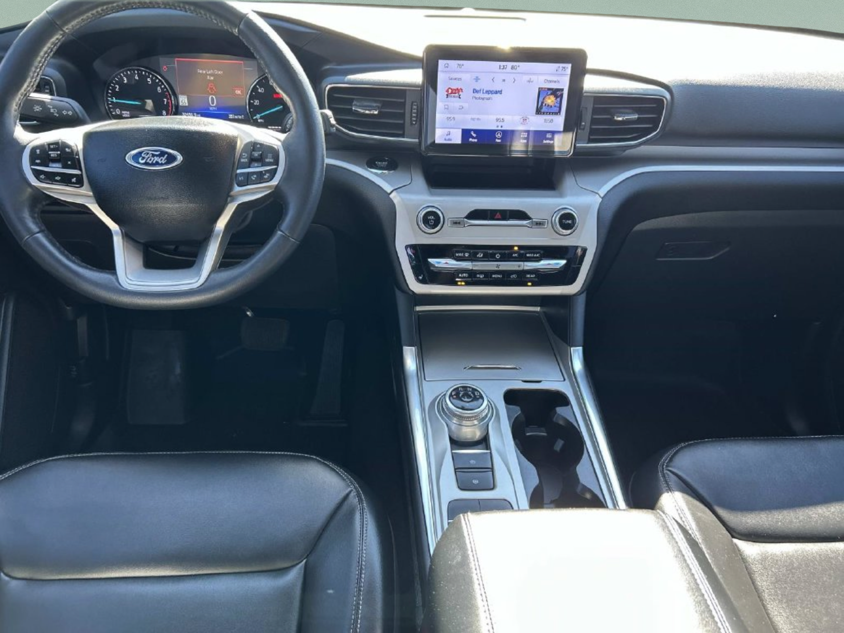 Used 2023 Ford Explorer XLT w/ Equipment Group 202A RWD image 10