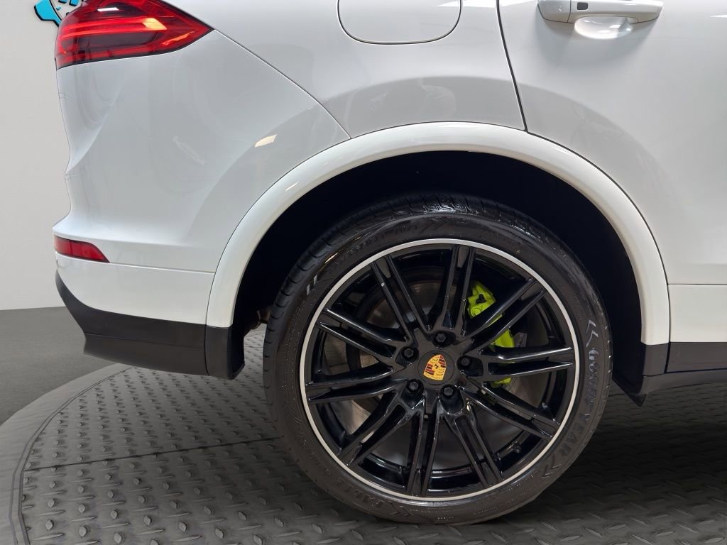 Used 2018 Porsche Cayenne S image 25