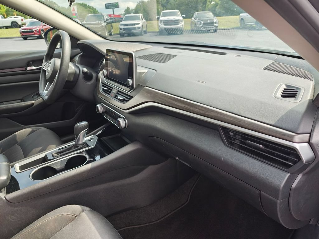 Used 2024 Nissan Altima 2.5 SV FWD image 32
