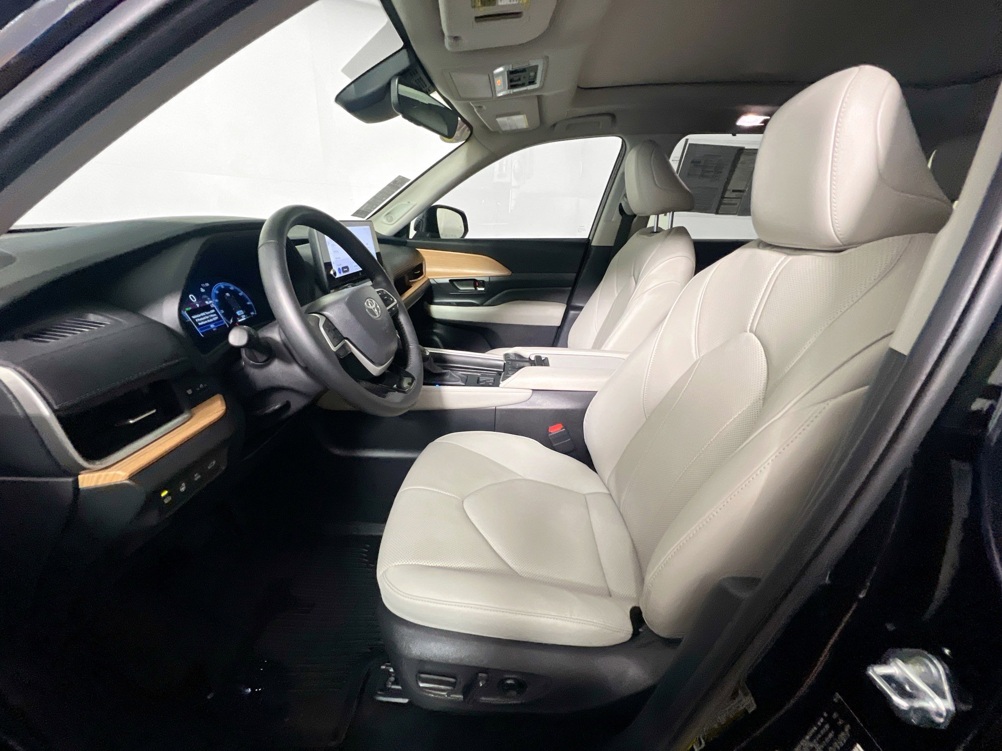 Used 2025 Toyota Grand Highlander AWD Hybrid image 14