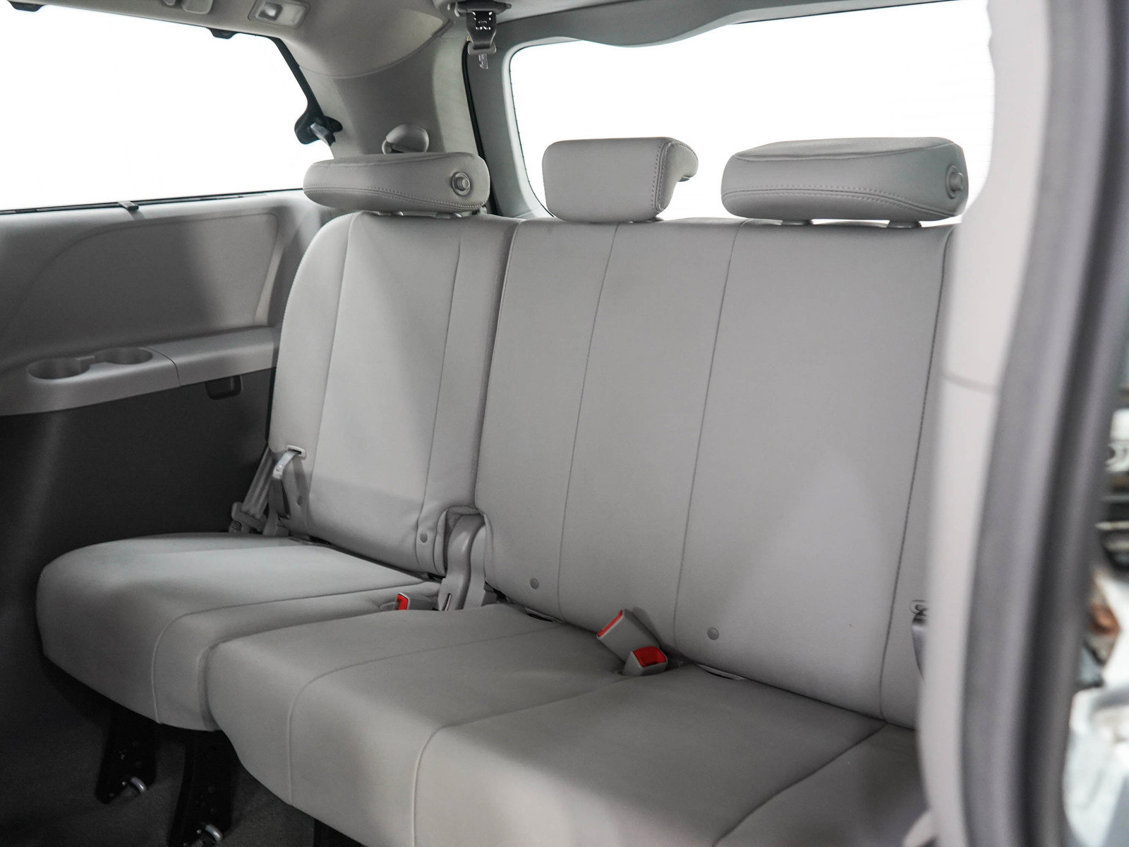 Used 2017 Toyota Sienna XLE w/ XLE Navigation Package AWD/4WD image 15