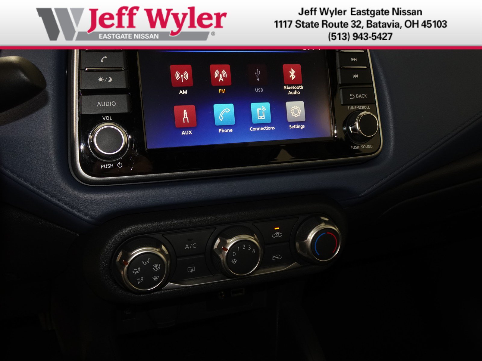 New 2025 Nissan Versa SV w/ Trunk Package FWD image 23