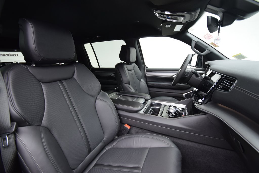 New 2026 Jeep Grand Wagoneer Limited AWD/4WD image 17