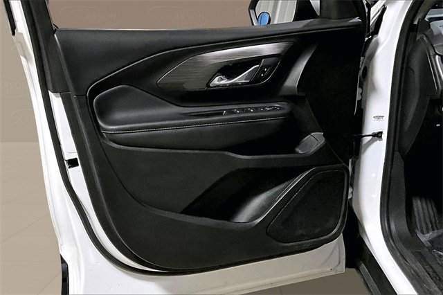 Used 2023 GMC Terrain SLE image 11