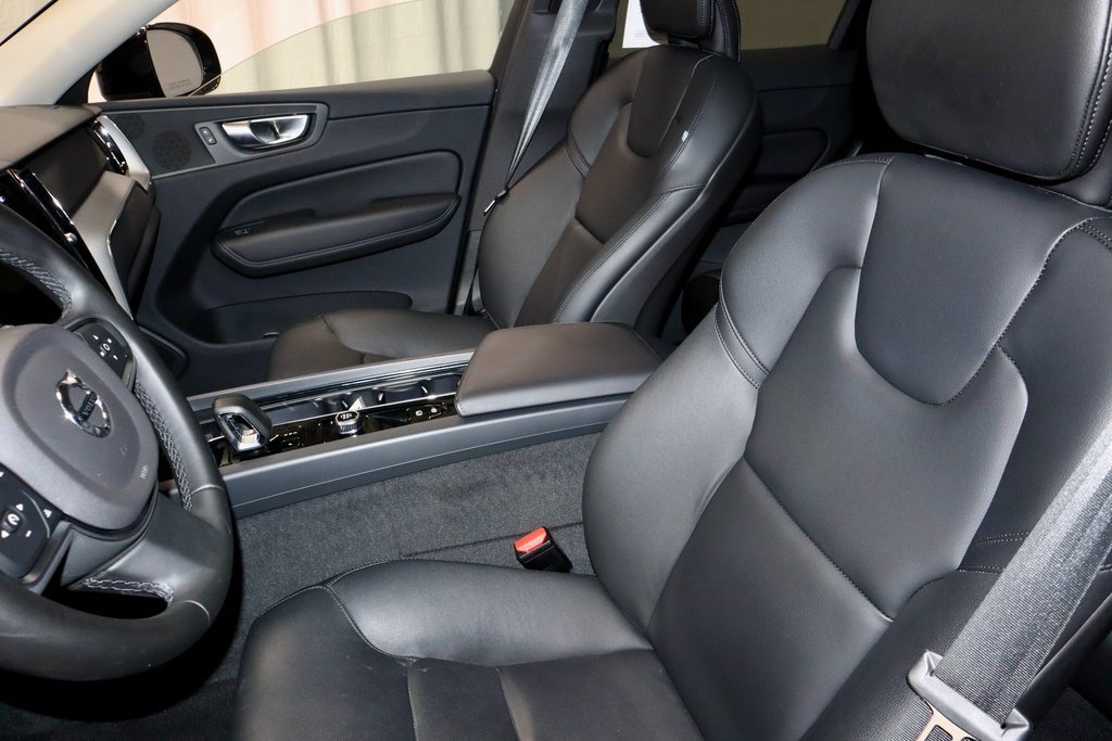 Used 2024 Volvo XC60 T8 Core image 25