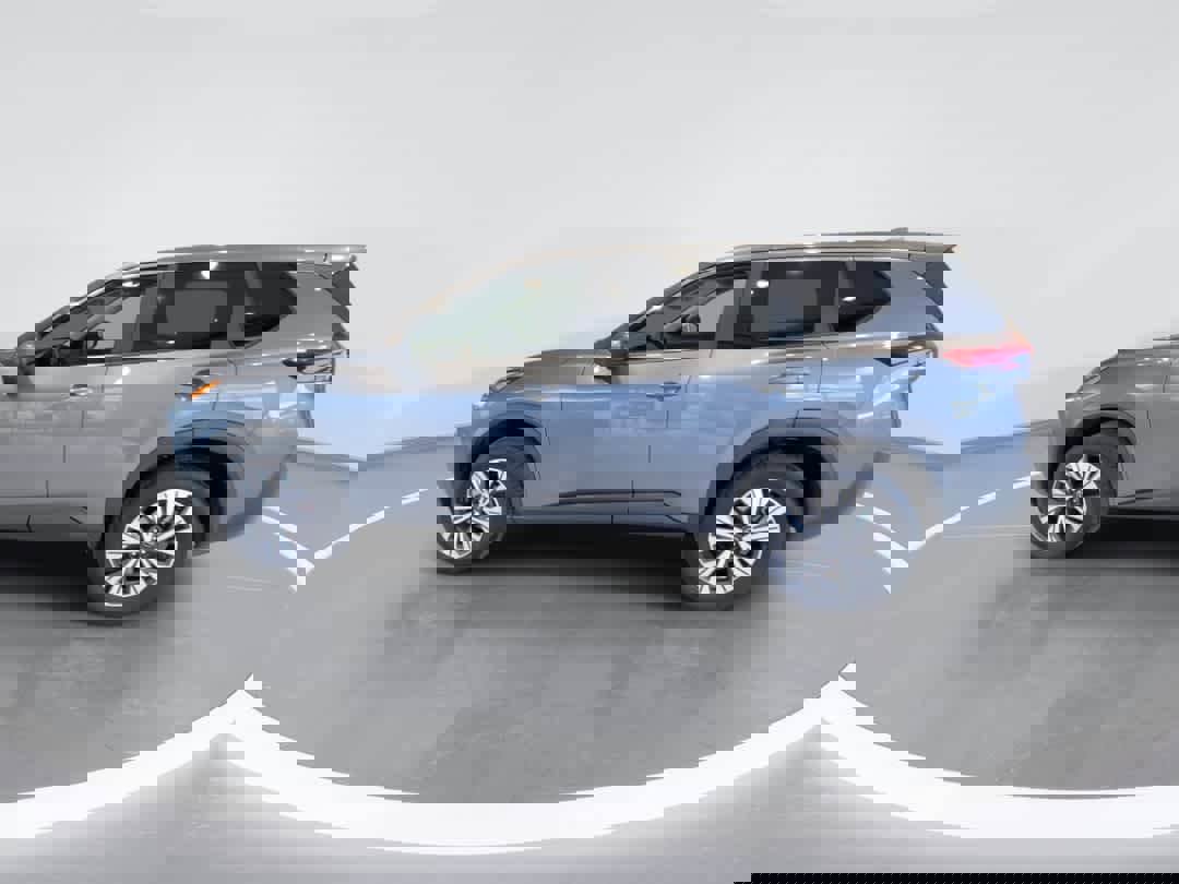 Used 2023 Nissan Rogue SV image 5