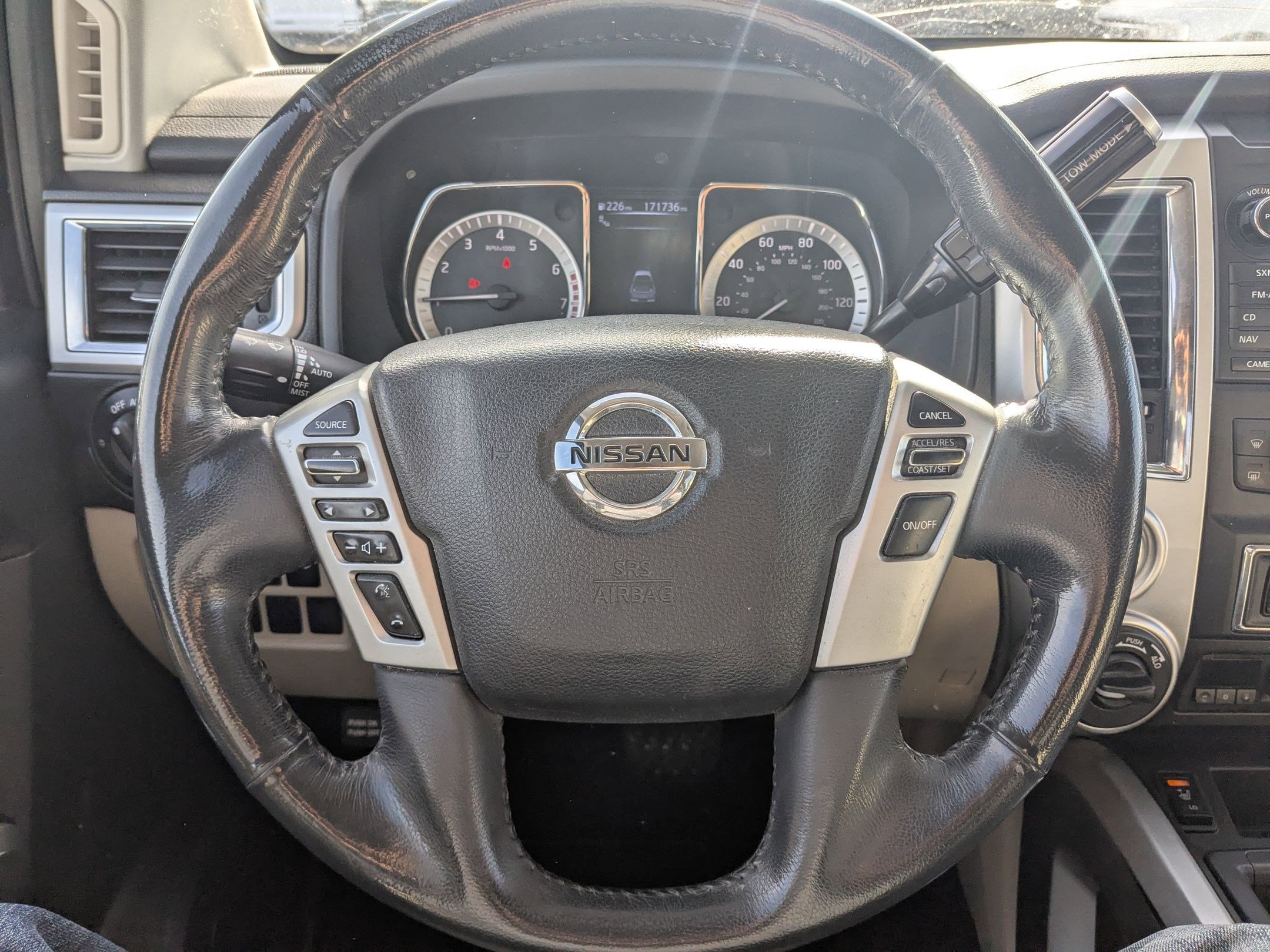 Used 2016 Nissan Titan SV image 18