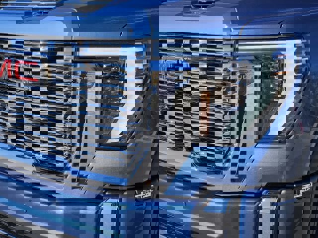 Used 2025 GMC Sierra 3500 Denali w/ Denali Reserve Package image 9