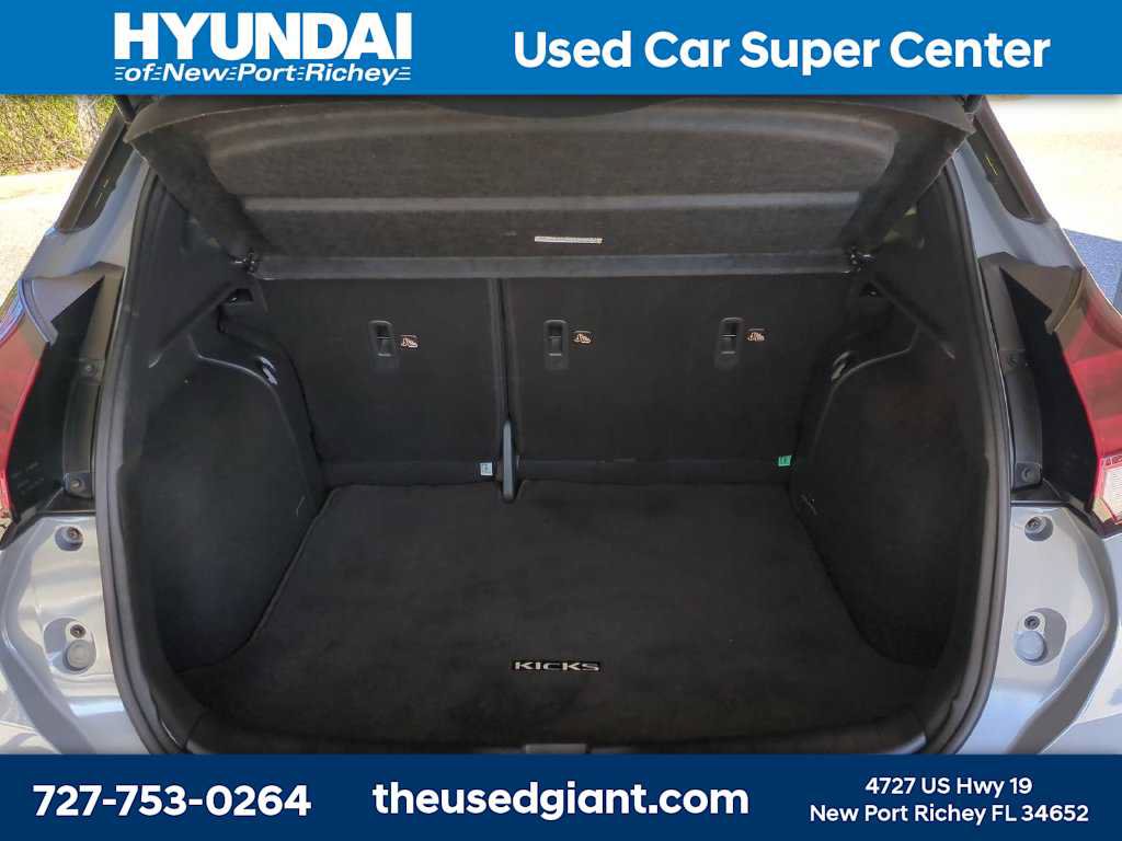 Used 2024 Nissan Kicks SR w/ SR Premium Package FWD image 12