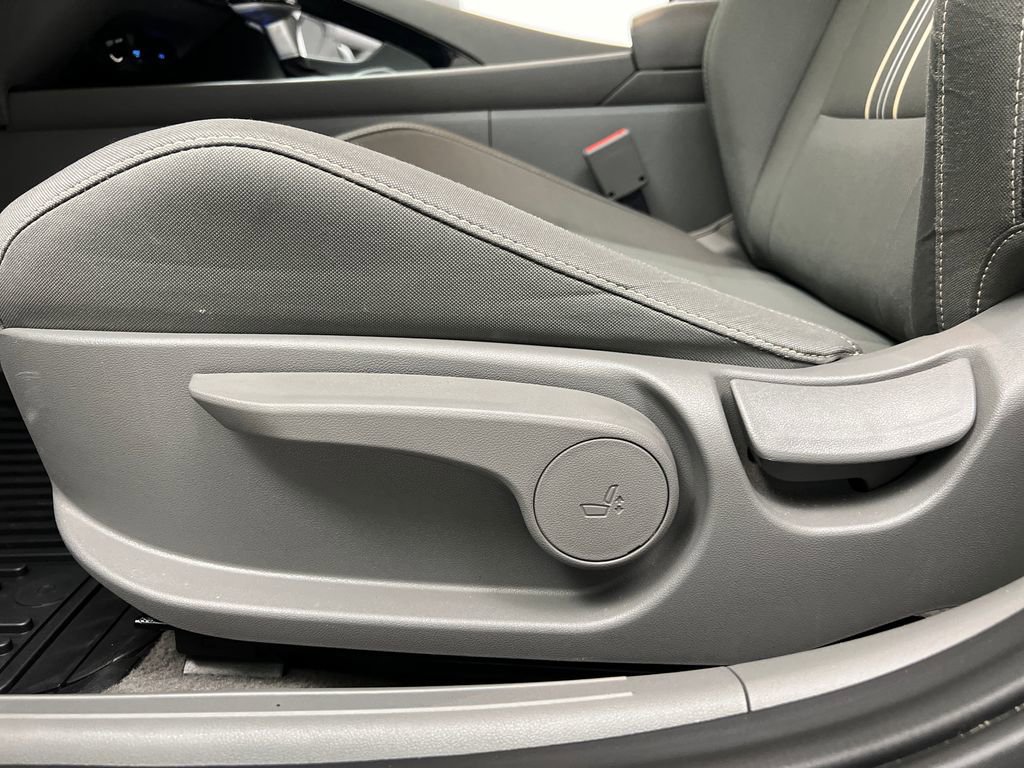 Used 2025 Hyundai Elantra SEL image 10