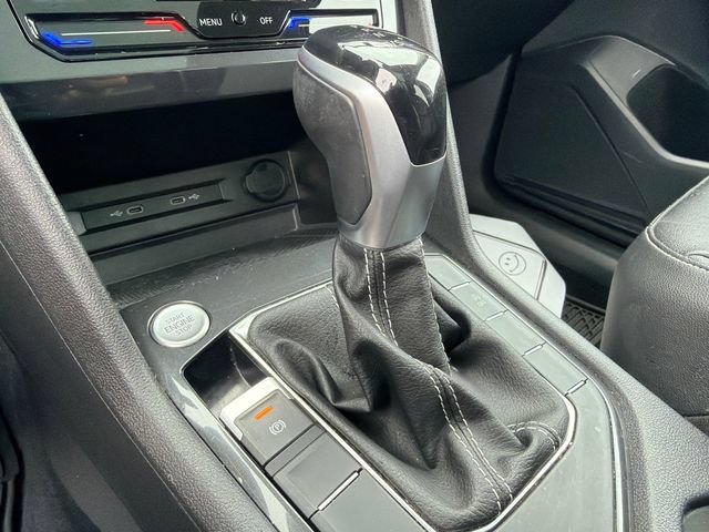 Used 2022 Volkswagen Tiguan SE w/ Panoramic Sunroof Package FWD image 32