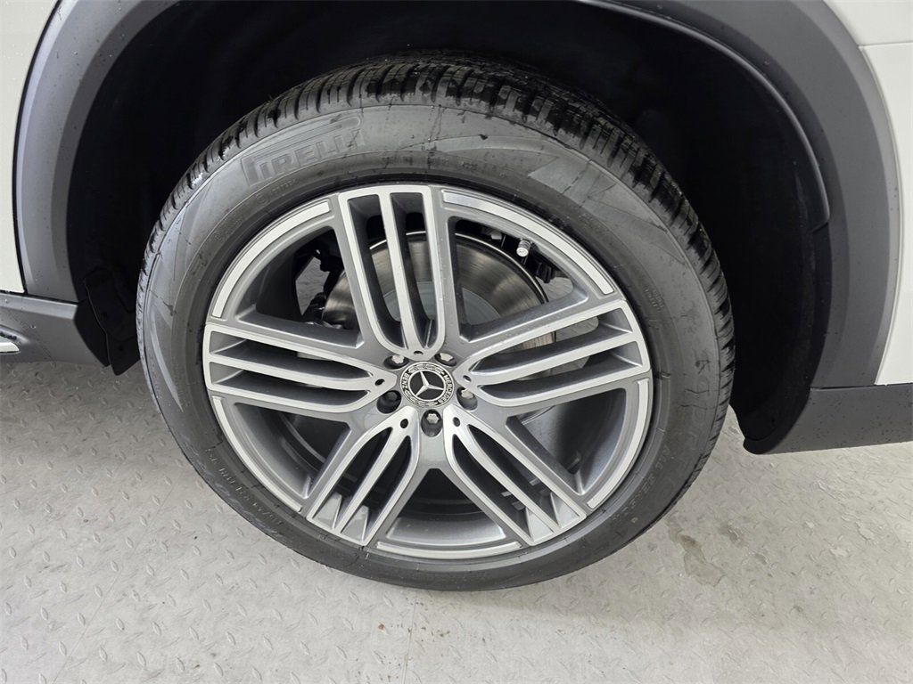 New 2026 Mercedes-Benz GLS 450 4MATIC image 16