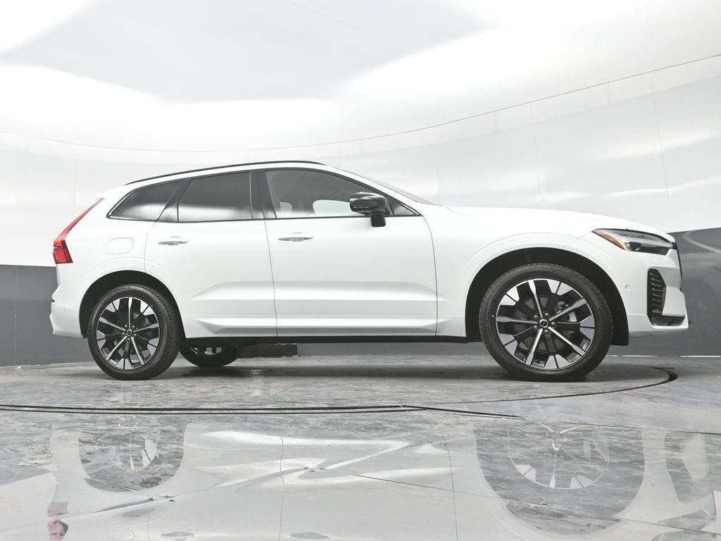 New 2026 Volvo XC60 B5 Plus w/ Protection Package Premier AWD/4WD image 29