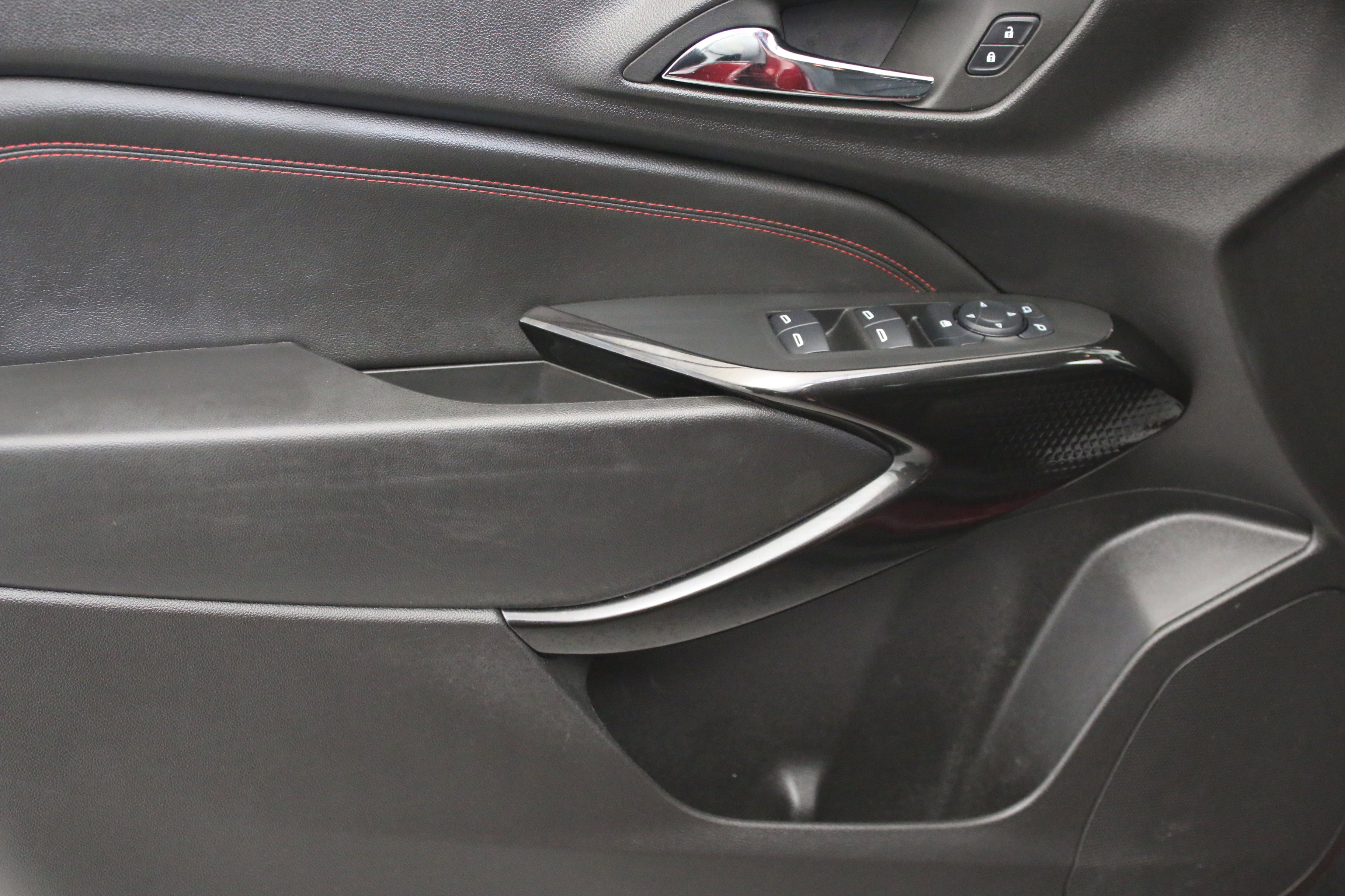 Used 2024 Chevrolet Trax RS w/ Sunroof Package image 22