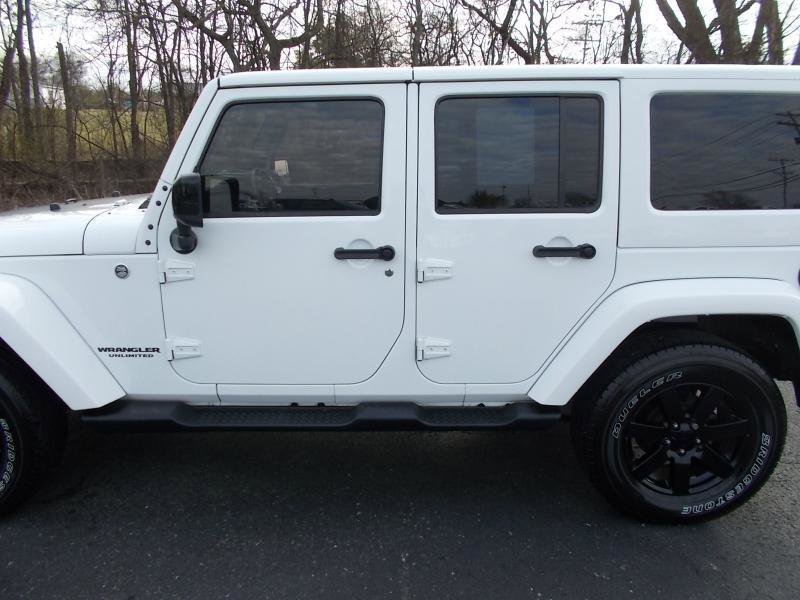 Used 2014 Jeep Wrangler Unlimited Sahara AWD/4WD image 6