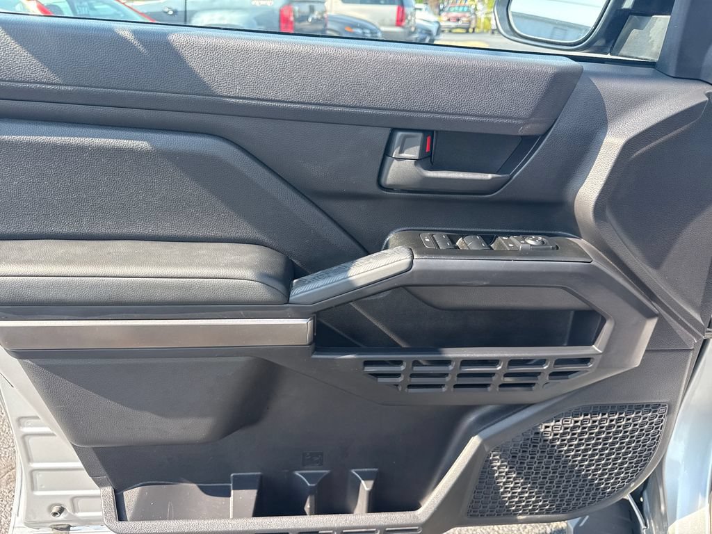 Used 2025 Toyota 4Runner SR5 AWD/4WD image 12