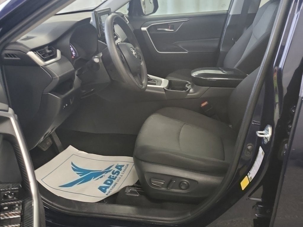 Used 2021 Toyota RAV4 XLE image 3
